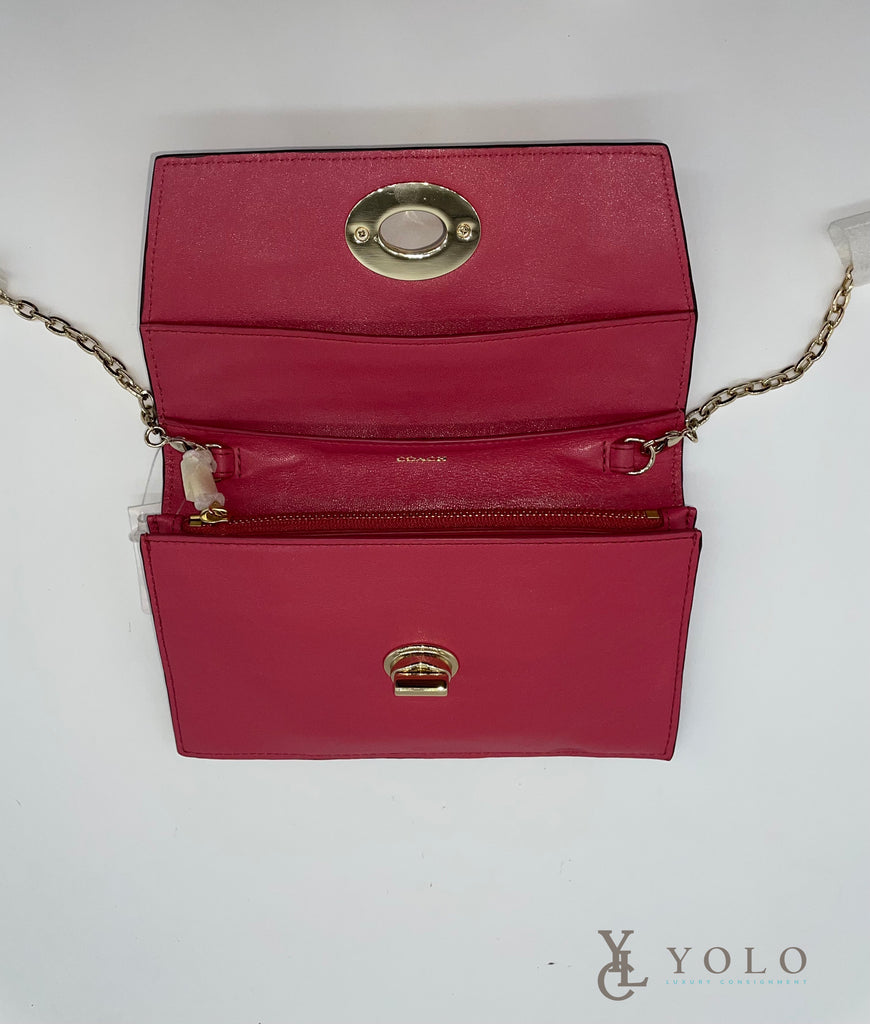 Leather clutch bag Coach Pink in Leather - 39677100